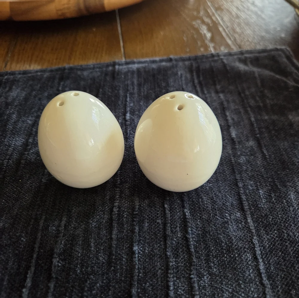 Vintage Ceramic Egg Shaped Salt & Pepper Shakers